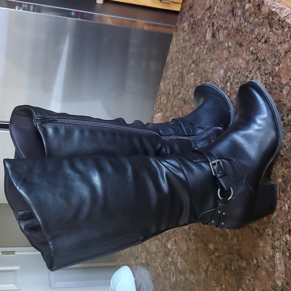 Knee high black leather boots with buckle. Size 6